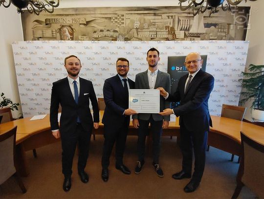 200. certyfikat Salesforce w ramach „Force Academy” *