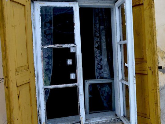 Areszt i dozór za kradzież z włamaniem