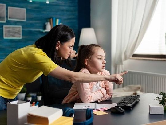 Czy korzystałeś już z platformy edukacyjnej? Zobacz, czym jest i dlaczego warto!