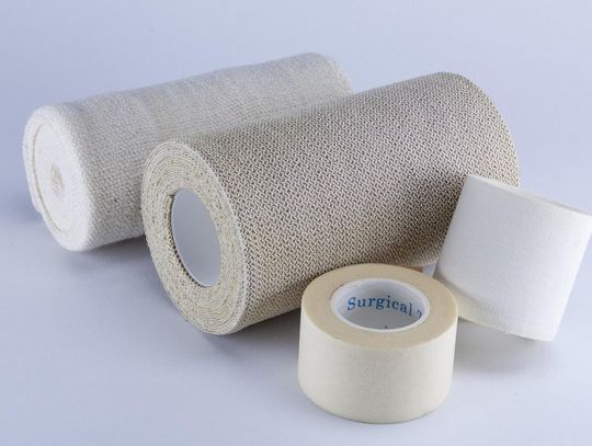 Czy plaster papierowy pomaga przy skaleczeniach?