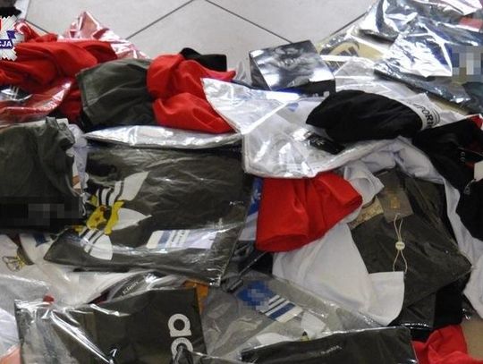 HANDLOWALI PODRÓBKAMI NA TARGOWISKU MIEJSKIM*