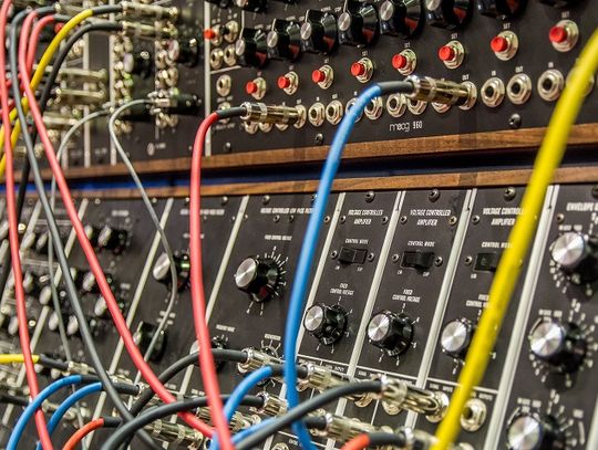 Hurtownie elektryczne a jakość przewodów