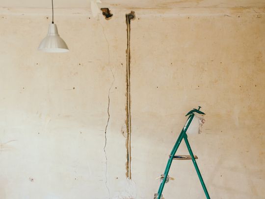 Jak naprawić pękniętą ścianę?