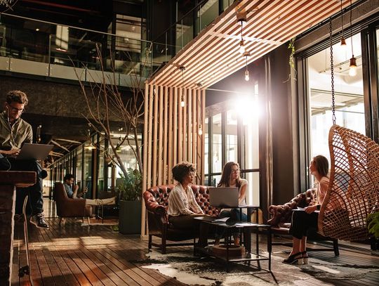 Jak utrzymać stały kontakt z pracą?