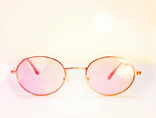 Jakie oprawki okularów są teraz modne?