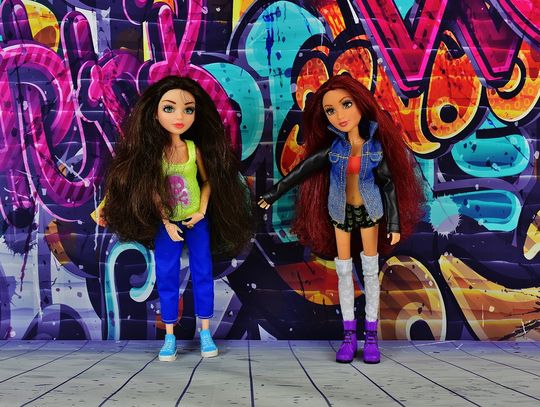 Jakimi lalkami chętnie bawią się dzieci?