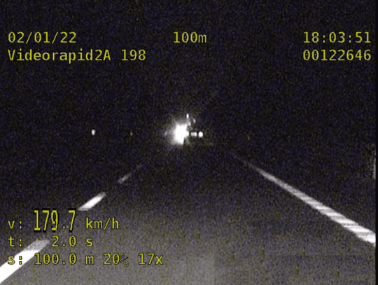 JECHAŁ Z PRĘDKOŚCIĄ NIEMAL 180 KM/H, ZOSTAŁ UKARANY NAJWYŻSZYM MANDATEM