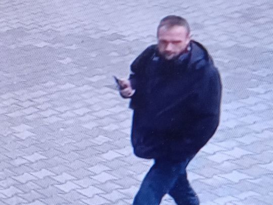 Kierował groźby karalne w urzędzie. Kto go poznaje?