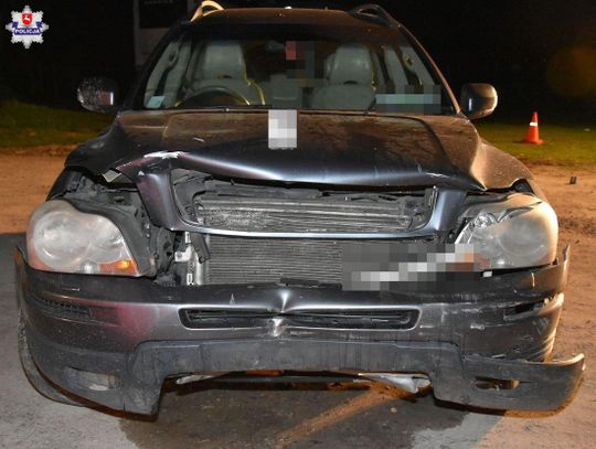 Kierowca wjechał samochodem w dwóch mężczyzn. Ich życia nie udało się uratować