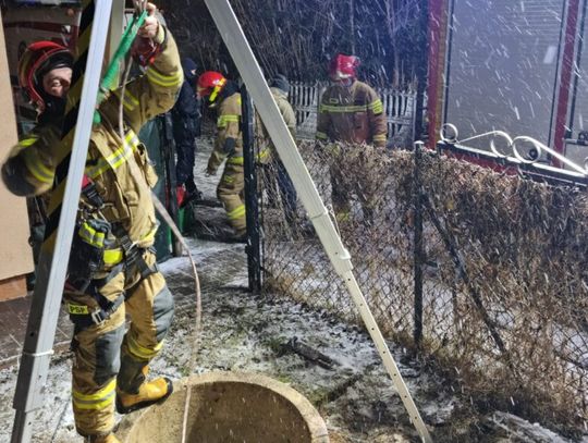 Kobieta wpadła do studni