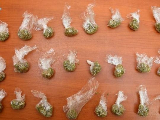 KOLEDZY ZMIENILI PLANY, WIĘC ZADZWONIŁ NA POLICJĘ