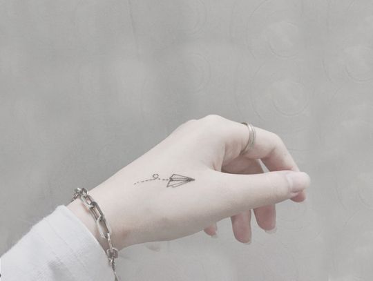 Maszyna do usuwania tatuażu – jak działa takie urządzenie