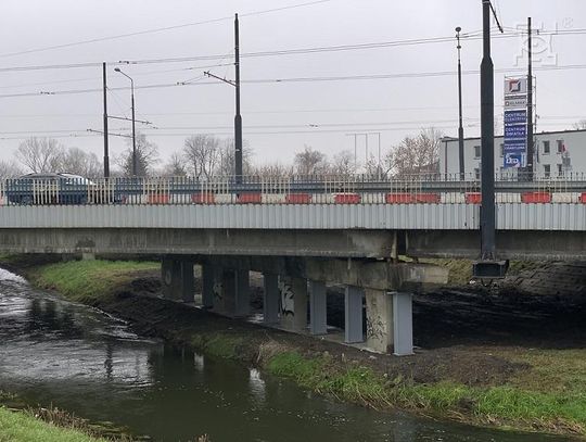 Most w ciągu al. Unii Lubelskiej z ośmioma podporami*