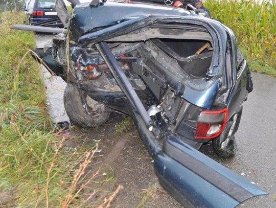 Najechanie na zaparkowane auto przyczyną tragicznego wypadku *