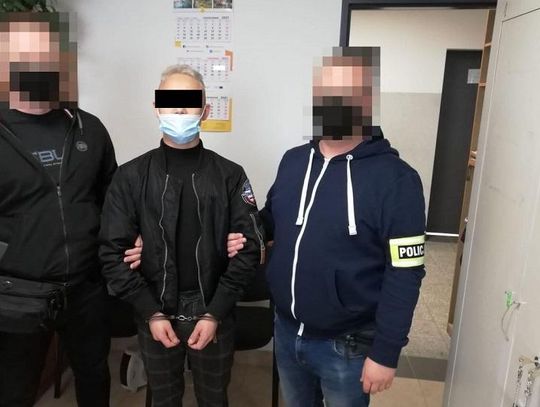 Odebrał od emerytki prawie ćwierć miliona złotych. Jest już w areszcie