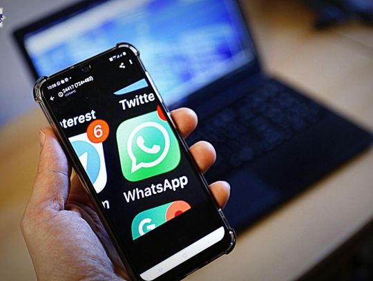 Oszustwo na portalu ogłoszeniowym. Mieszkanka gminy Cyców chcąc sprzedać sukienkę straciła pieniądze