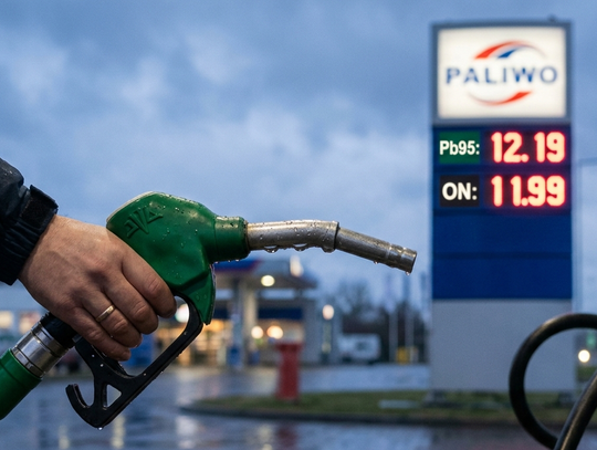 Paliwowa huśtawka nie odpuszcza. Portfele kierowców znów pod ścianą?