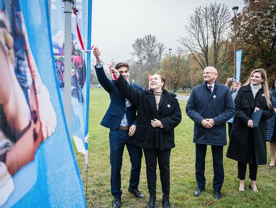 Park Ludowy z aleją „młodych” i zakopaną kapsułą czasu