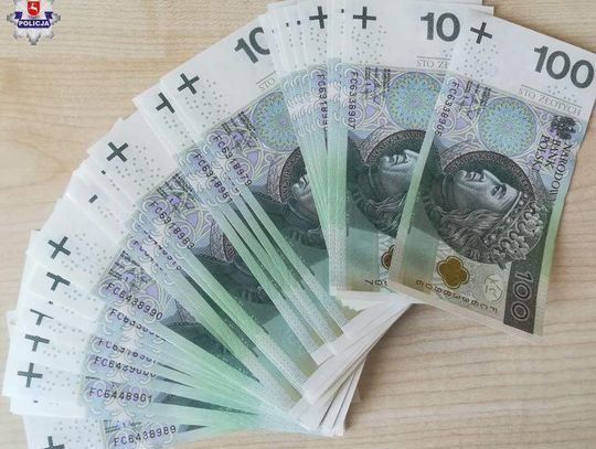 PIJANY I BEZ PRAWA JAZDY CHCIAŁ WRĘCZYĆ POLICJANTOM ŁAPÓWKĘ 5 000 ZŁOTYCH