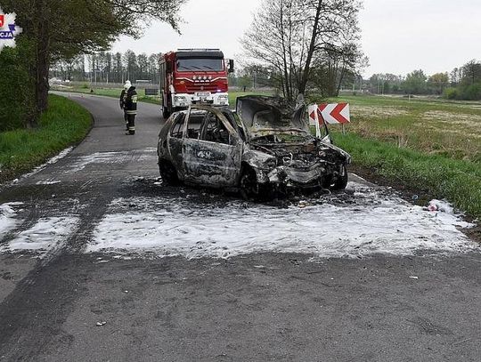 PO ZDERZENIU VW STANĄŁ W PŁOMIENIACH*