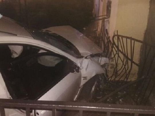 Policja informuje. Lubartów: Pijany wjechał w budynek kancelarii