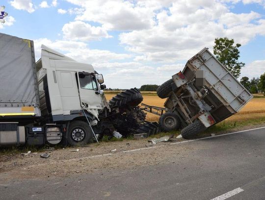 Policja informuje. Parczew: Zderzenie tira z ciągnikiem w Mostach *