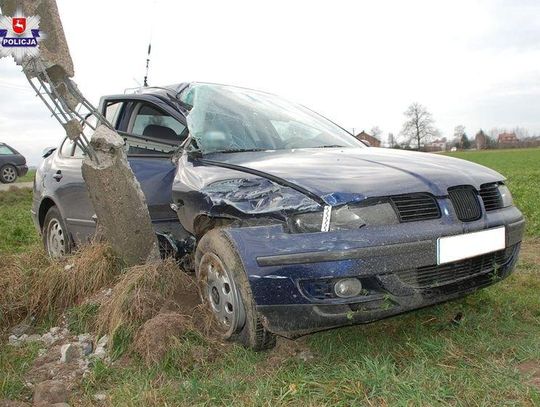 Policja informuje. Radzyń Podl.: Jazdę seatem zakończył na słupie