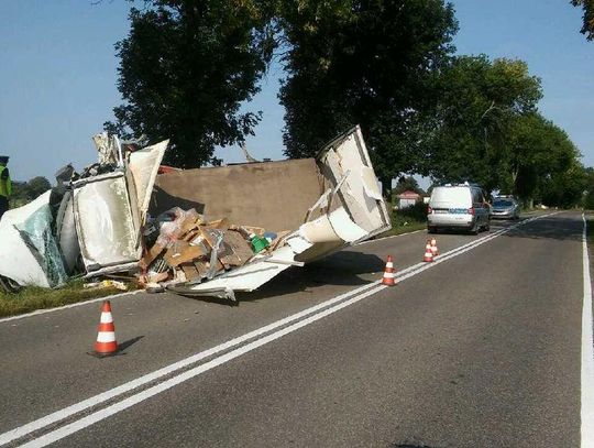 Policja ostrzega. Hrubieszów: Kierowca iveco uderzył w drzewo