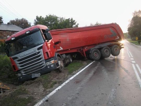 Policja ostrzega. Krasnystaw: Ciężarówki w rowie w Chorupniku