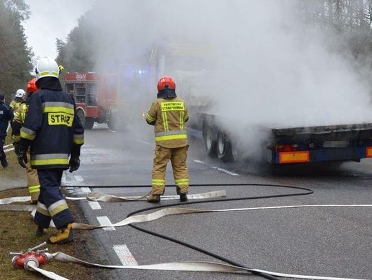 Pożar tira na drodze wojewódzkiej numer 819