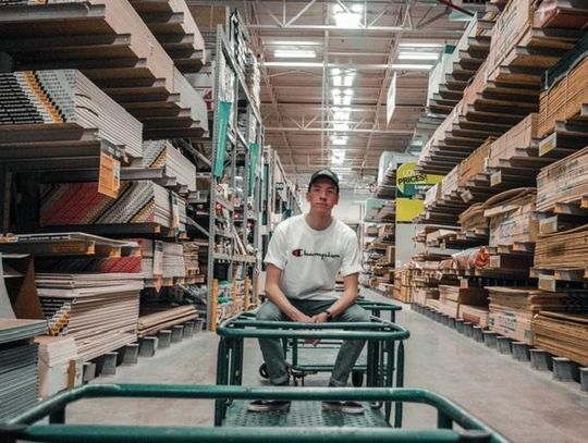 Prawidłowe wyposażenie warsztatów i magazynów *