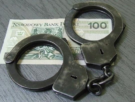 PRZYWŁASZCZYŁ PIENIĄDZE PODRZUCAJĄC NA MIEJSCE PORTFEL