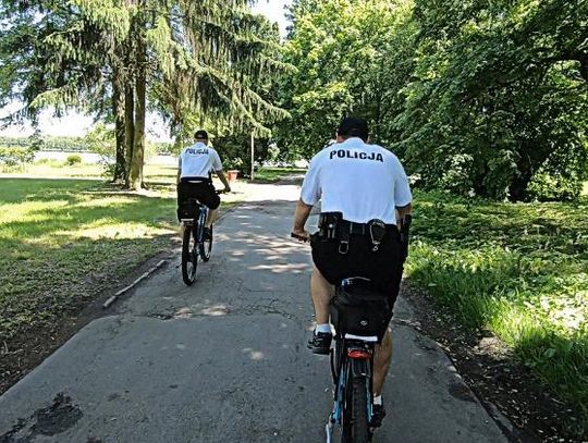 RUSZAJĄ PATROLE ROWEROWE. DZIAŁA TEŻ POSTERUNEK WODNY*