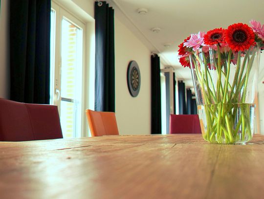 Stoły na wymiar – co warto wiedzieć na ten temat?