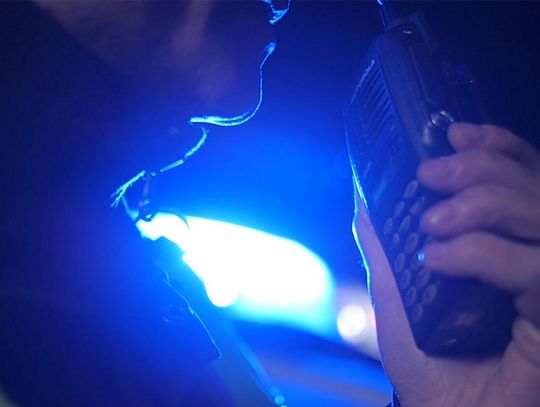 Świdnik: Pijany kierowca uderzył samochodem w drzewo