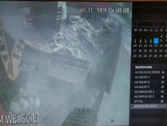 Tirem wjechał w budynek (video)