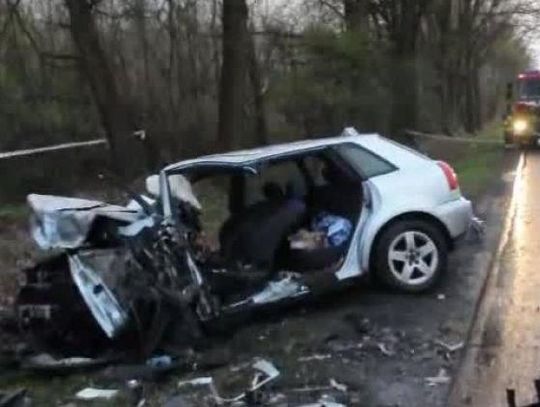 Tragiczny wypadek w Obrokach koło Kraśnika. Zginęły trzy osoby, jedna jest ranna.