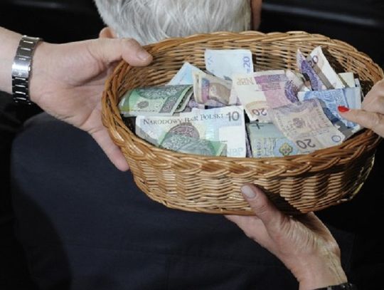 Ukradł z kościoła kasetkę z datkami. Uciekając zgubił dowód osobisty