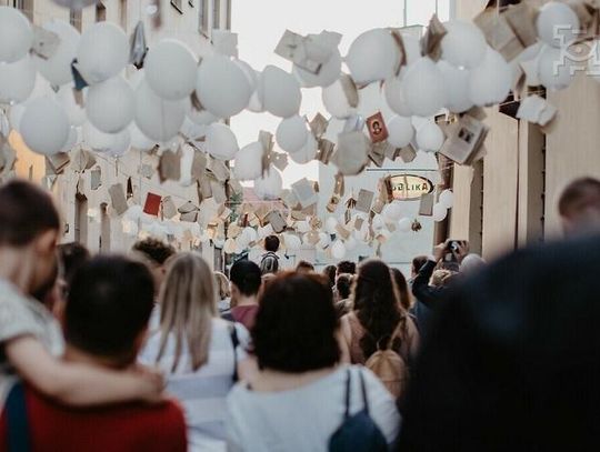 Wiszące ryby, ping-pongowe żyrandole i nietoperze podczas Nocy Kultury