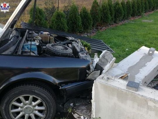 Wjechała w ogrodzenie posesji. Miała ponad 3 promile