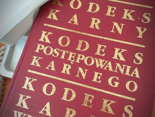 WŁAMAŁ SIĘ NA CUDZE KONTO I DOKONAŁ ZAMÓWIEŃ - SZUKAJĄ GO POLICJANCI