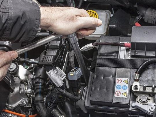 Wymiana akumulatora w samochodzie*