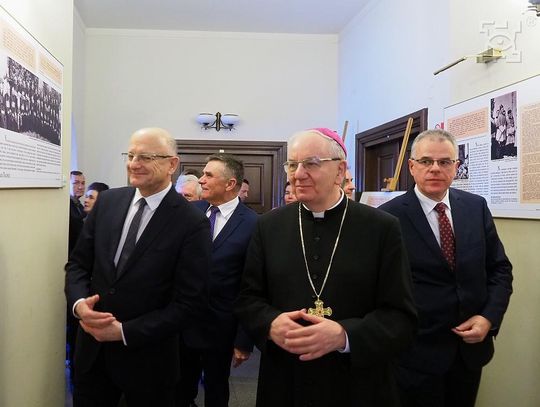 Wystawa "Dzieci moje! Biskup Stefan Wyszyński Ordynariusz Lubelski 1946-1949" w Galerii Ratusz 