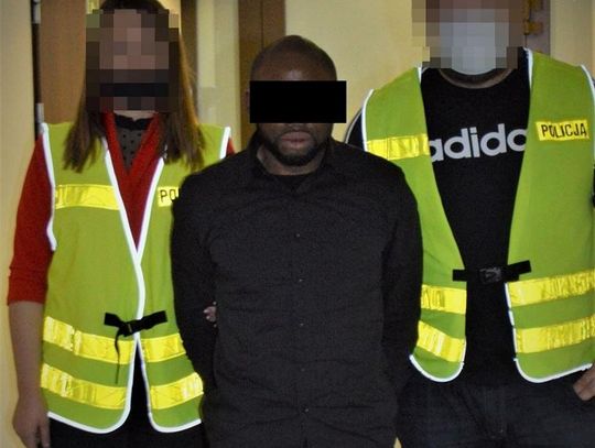 ZATRZYMANY PODCZAS PRÓBY WYŁUDZENIA PIENIĘDZY