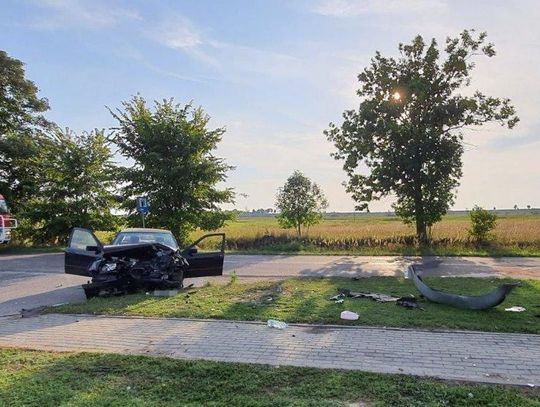 Zderzenie osobówek w miejscowości Dobużek