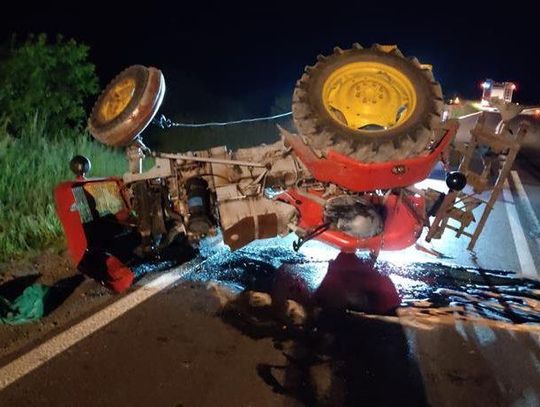 Zderzenie osobówki z ciągnikiem w Dorohuczy. Jedna osoba nie żyje