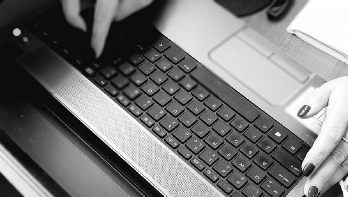 CHCIAŁ ZAINWESTOWAĆ W AKCJE KONCERNU PALIWOWEGO. STRACIŁ OSZCZĘDNOŚCI I ZACIĄGNĄŁ POŻYCZKĘ CHCIAŁ ZAINWESTOWAĆ W AKCJE KONCERNU PALIWOWEGO. STRACIŁ OSZCZĘDNOŚCI I ZACIĄGNĄŁ POŻYCZKĘ