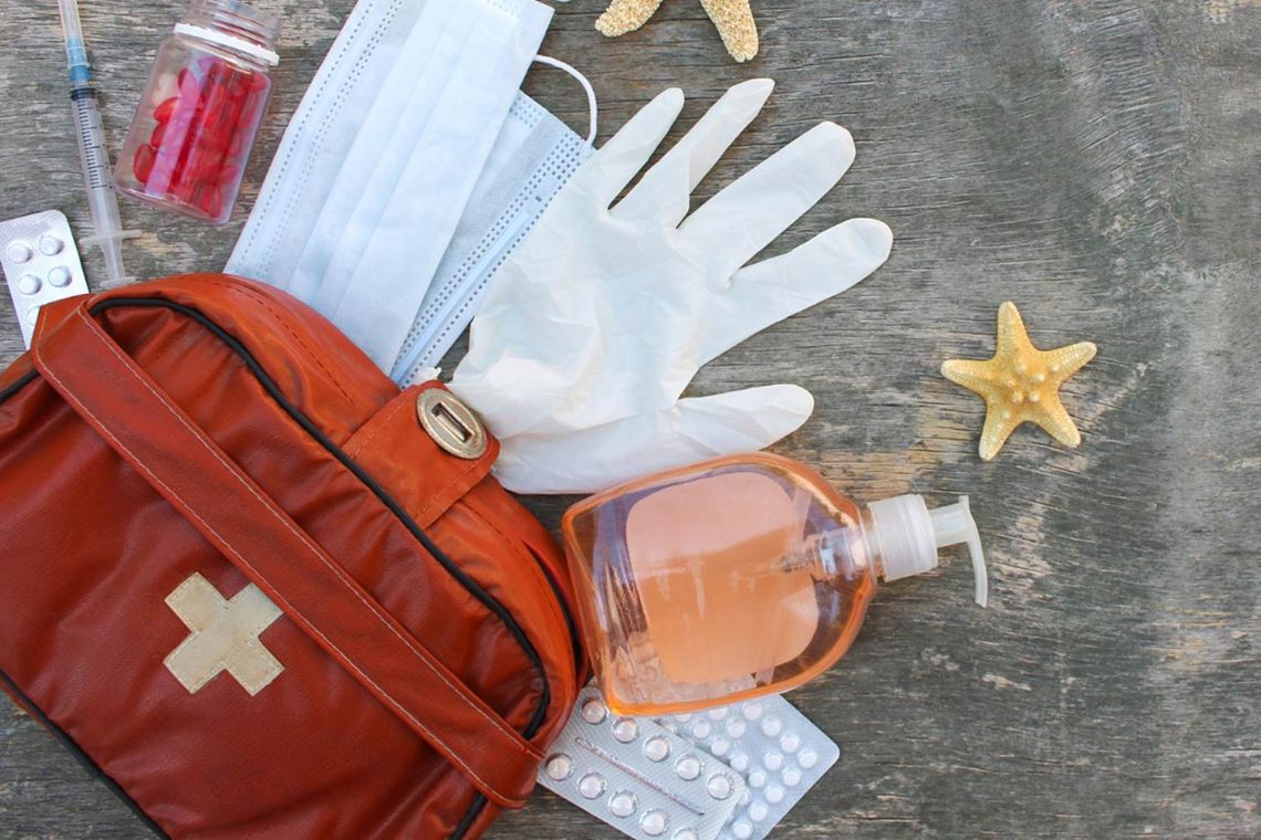 Co spakować do apteczki na wakacje?