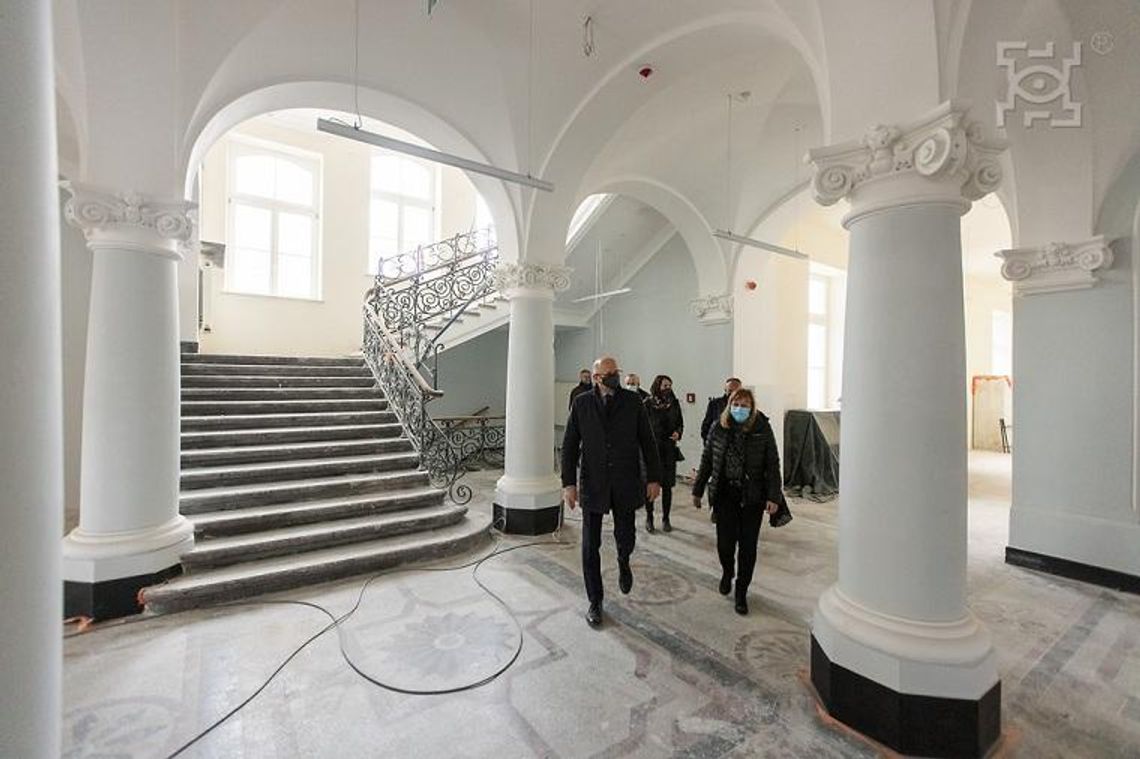 Coraz ładniej w odnawianym gmachu ZSE im. Vetterów