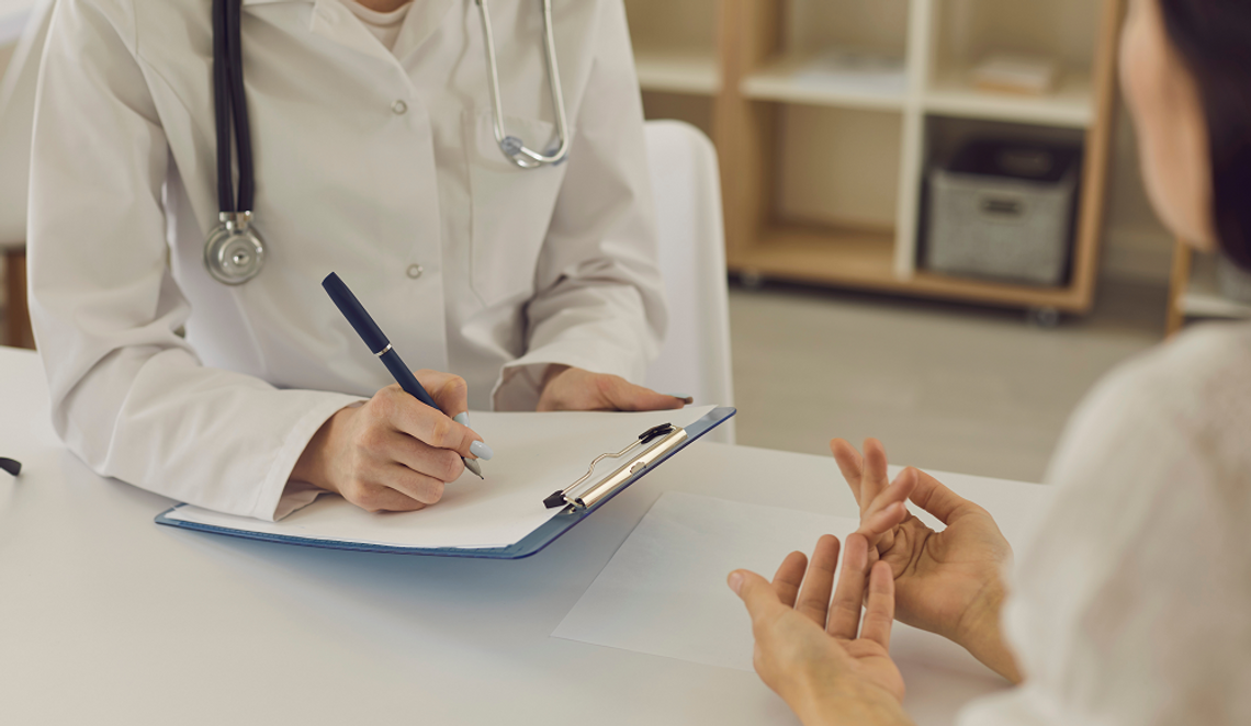 Czy choremu wolno się uśmiechać i dobrze wyglądać? Stereotypy w służbie zdrowia